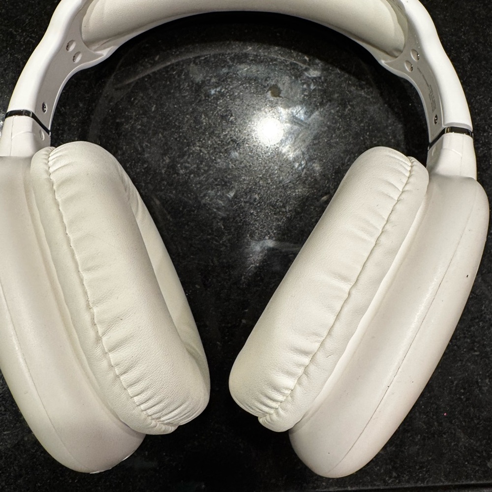 White Over-Ear Headphones with Plush Padding and Modern Design